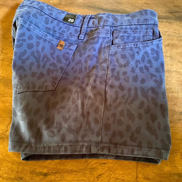 ✨Joe’s Jeans Wild Blue Leopard Denim Shorts✨ NWT - Picture 4 of 11